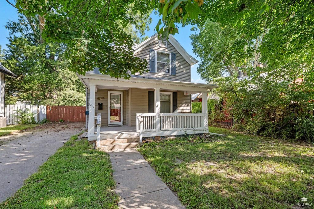 1224 Pierre Street, Manhattan, KS 66502