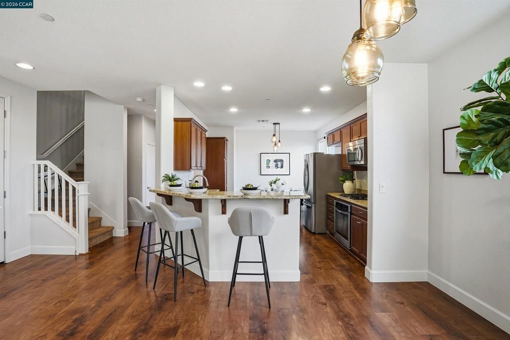 Image 13 of property listing at 527 Falling Star Dr, Martinez, CA 94553