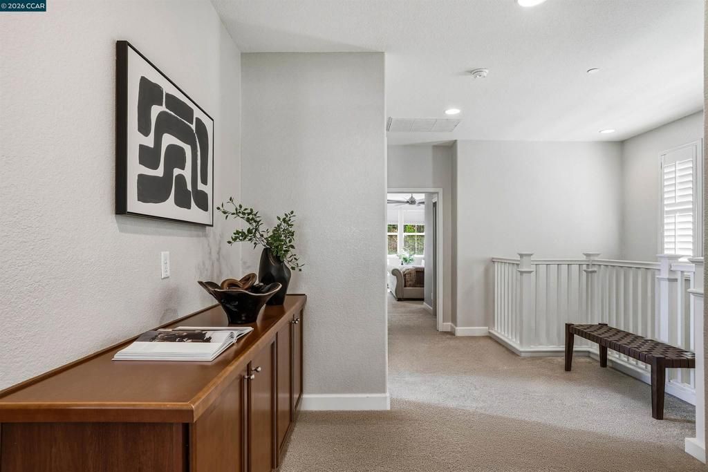 Image 23 of property listing at 527 Falling Star Dr, Martinez, CA 94553