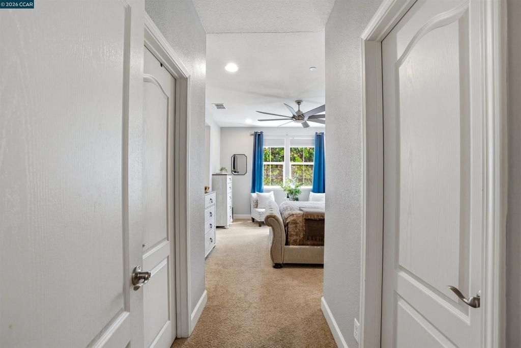 Image 24 of property listing at 527 Falling Star Dr, Martinez, CA 94553