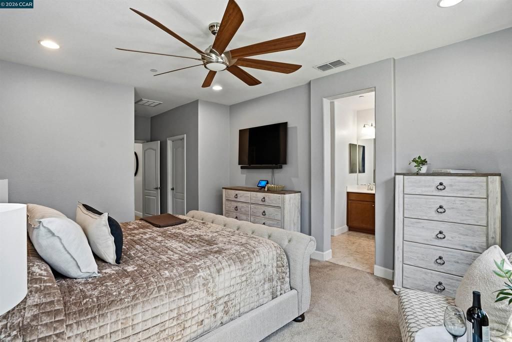 Image 27 of property listing at 527 Falling Star Dr, Martinez, CA 94553