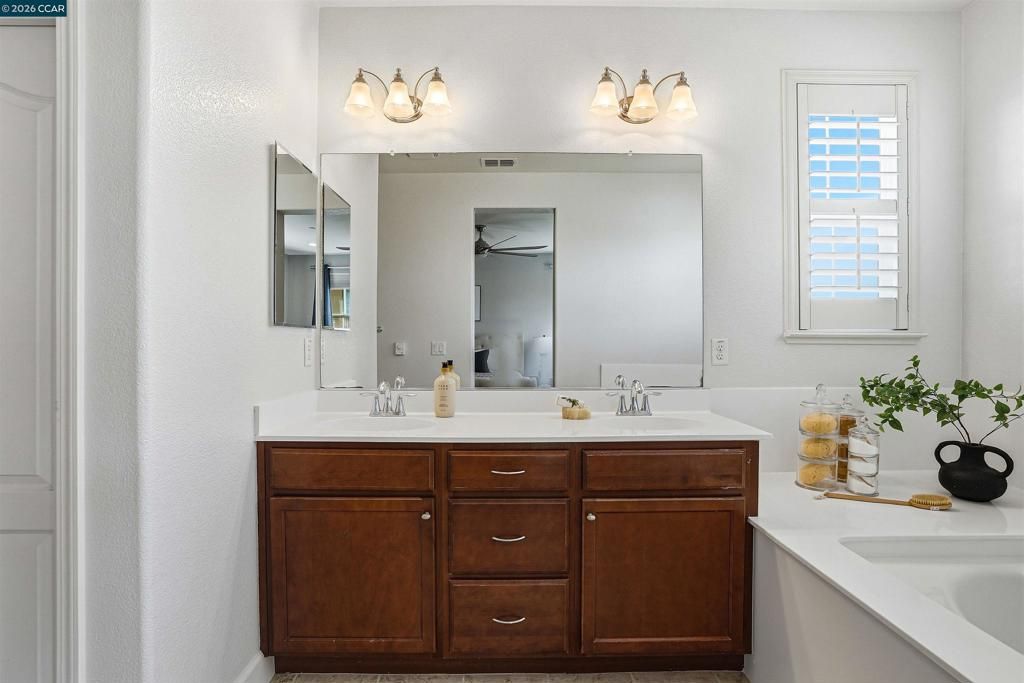 Image 29 of property listing at 527 Falling Star Dr, Martinez, CA 94553