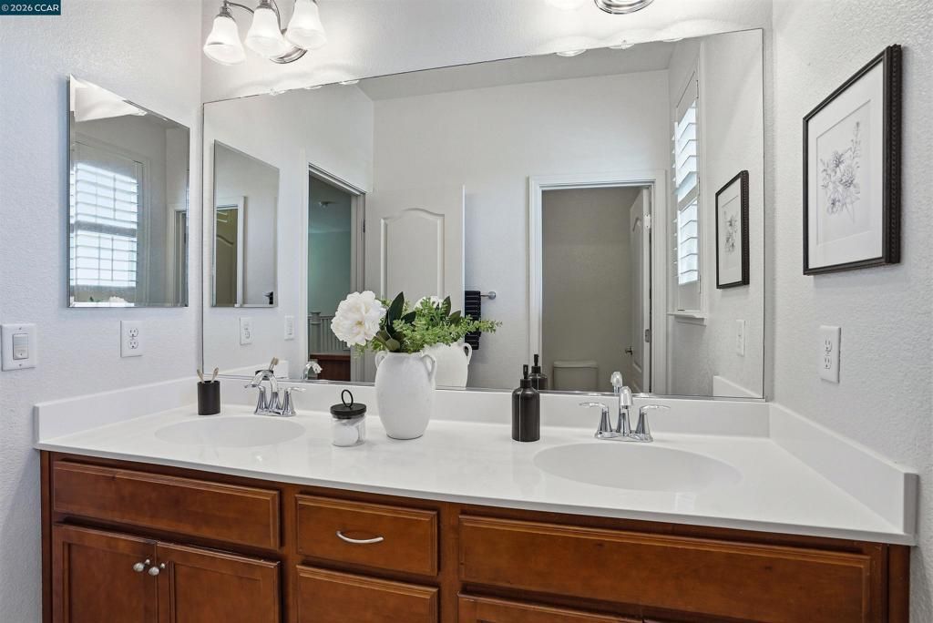 Image 36 of property listing at 527 Falling Star Dr, Martinez, CA 94553