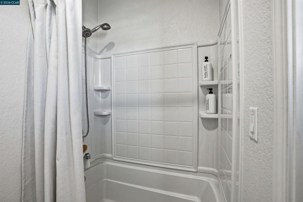 Image 37 of property listing at 527 Falling Star Dr, Martinez, CA 94553