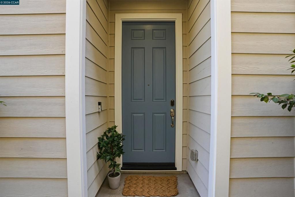 Image 5 of property listing at 527 Falling Star Dr, Martinez, CA 94553