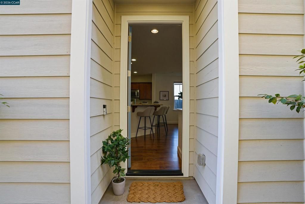 Image 6 of property listing at 527 Falling Star Dr, Martinez, CA 94553