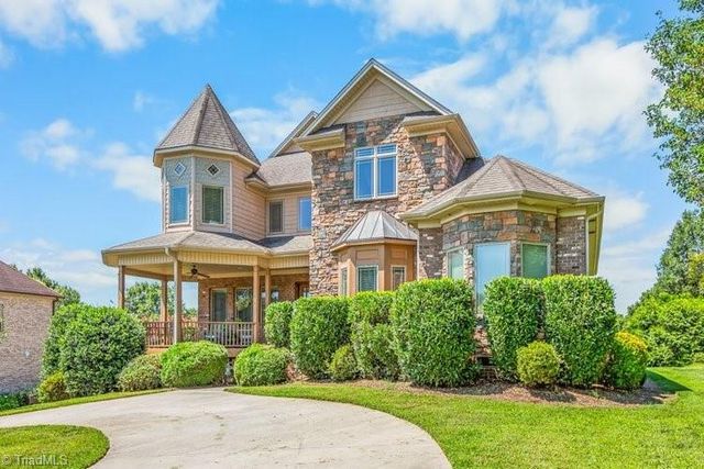 1014 Salem Village Lane, Clemmons, NC 27012