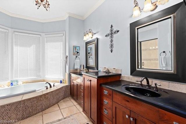 1014 Salem Village Lane, Clemmons, NC 27012
