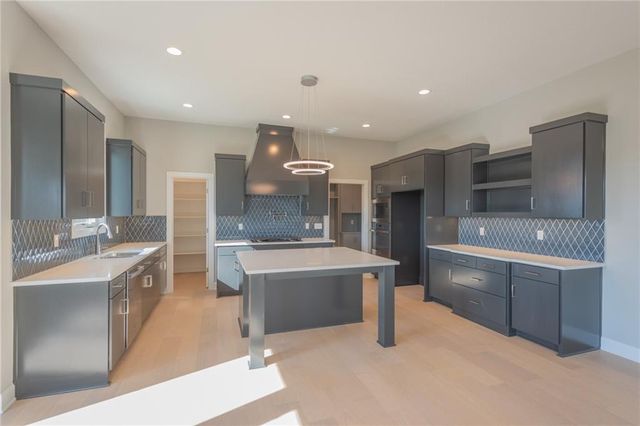 17144 W 164th Terrace, Olathe, KS 66062