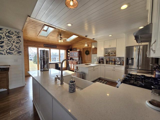 N6769 Donlin Drive, Pardeeville, WI 53954