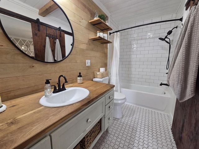 N6769 Donlin Drive, Pardeeville, WI 53954