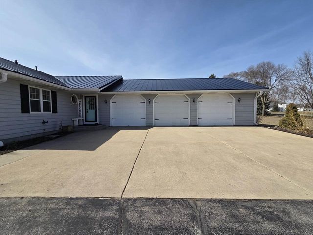 N6769 Donlin Drive, Pardeeville, WI 53954