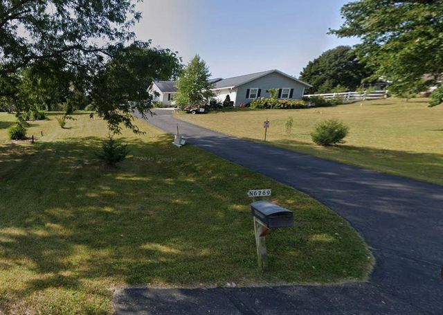 N6769 Donlin Drive, Pardeeville, WI 53954