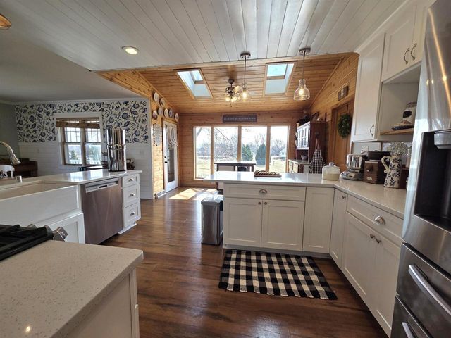 N6769 Donlin Drive, Pardeeville, WI 53954