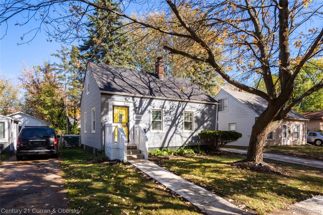 18933 Kenosha Street, Harper Woods, MI 48225