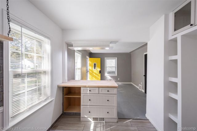 18933 Kenosha Street, Harper Woods, MI 48225