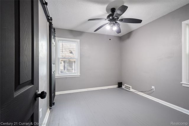 18933 Kenosha Street, Harper Woods, MI 48225