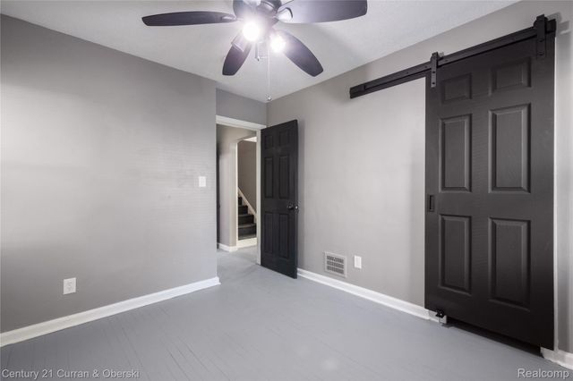 18933 Kenosha Street, Harper Woods, MI 48225