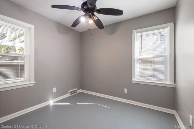 18933 Kenosha Street, Harper Woods, MI 48225