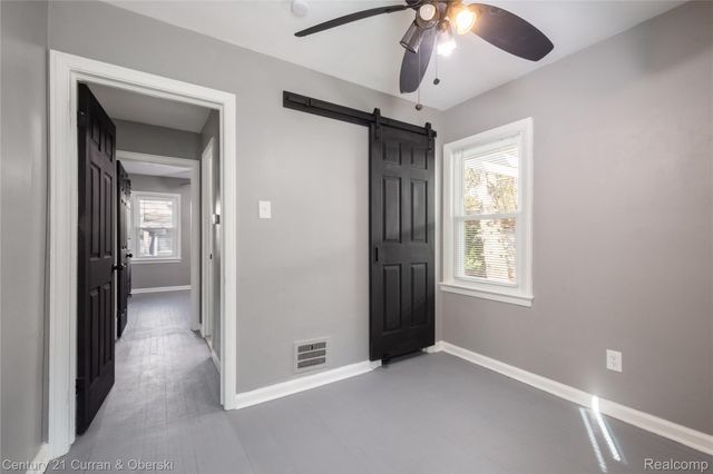 18933 Kenosha Street, Harper Woods, MI 48225