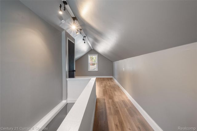 18933 Kenosha Street, Harper Woods, MI 48225