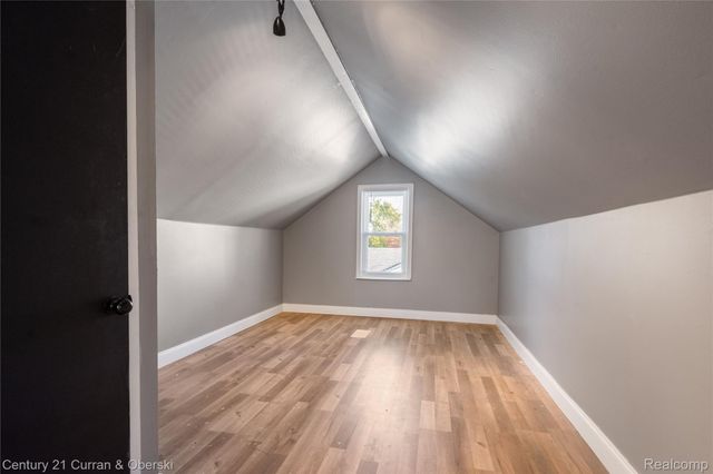 18933 Kenosha Street, Harper Woods, MI 48225