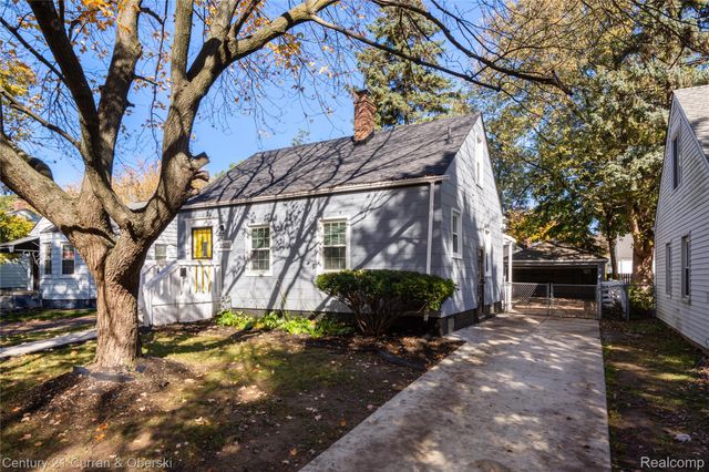 18933 Kenosha Street, Harper Woods, MI 48225