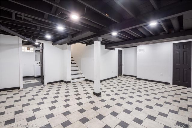 18933 Kenosha Street, Harper Woods, MI 48225