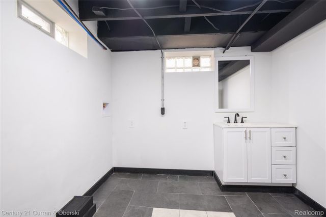 18933 Kenosha Street, Harper Woods, MI 48225