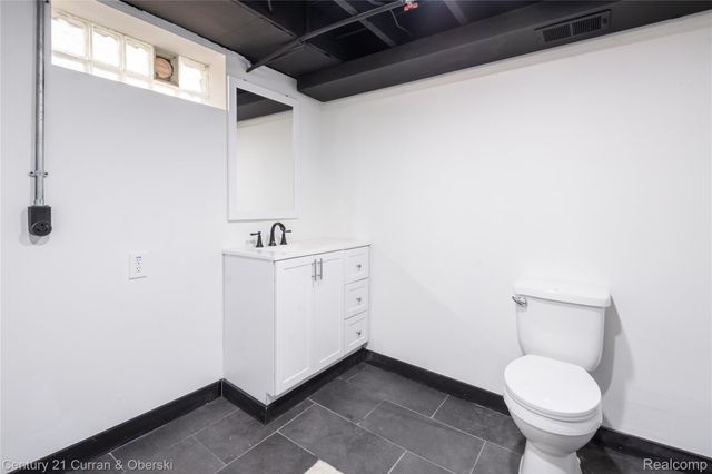 18933 Kenosha Street, Harper Woods, MI 48225