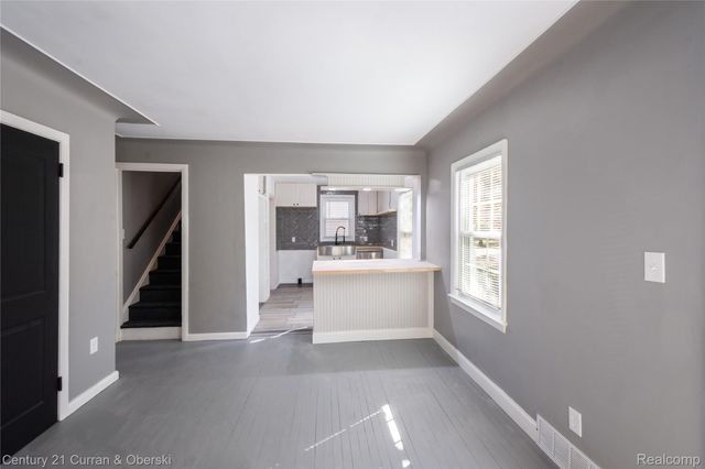 18933 Kenosha Street, Harper Woods, MI 48225