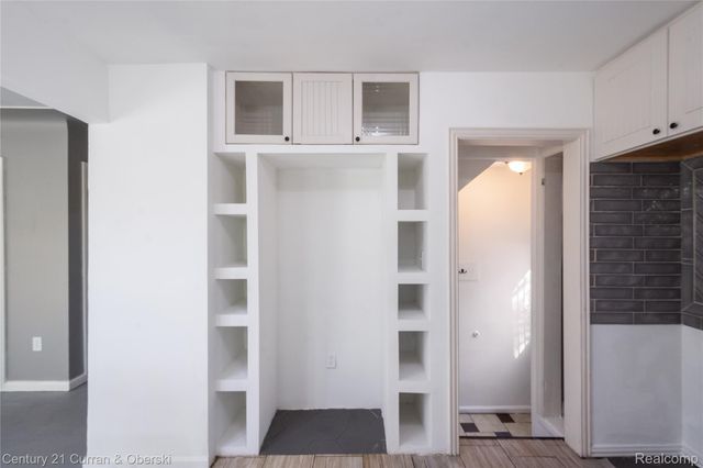 18933 Kenosha Street, Harper Woods, MI 48225