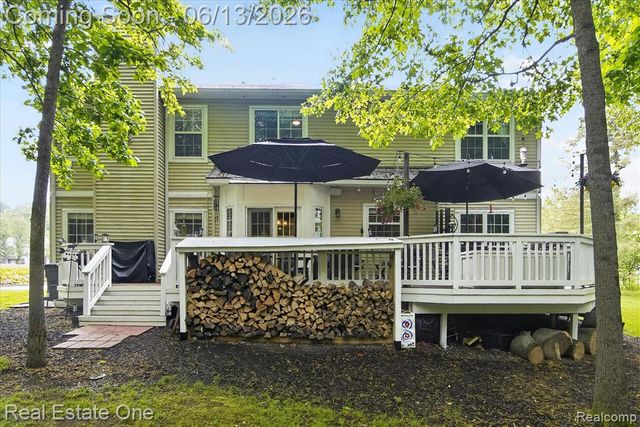 1972 Woodridge Court, Highland, MI 48357