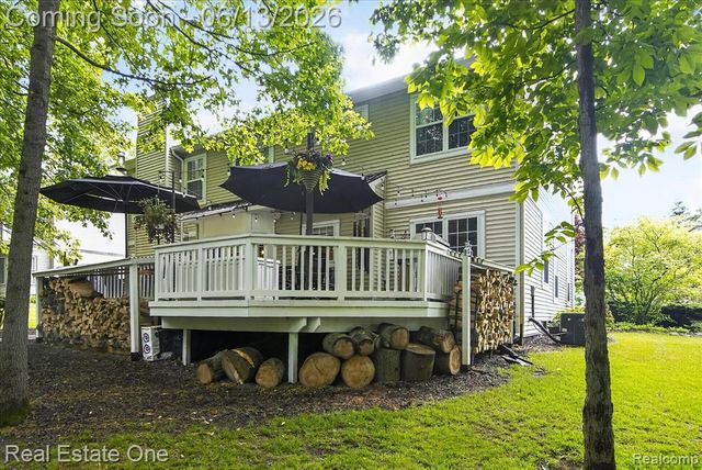 1972 Woodridge Court, Highland, MI 48357