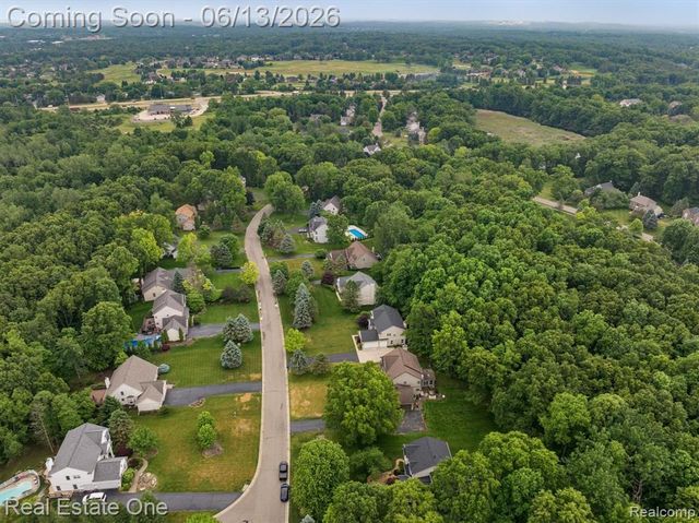 1972 Woodridge Court, Highland, MI 48357