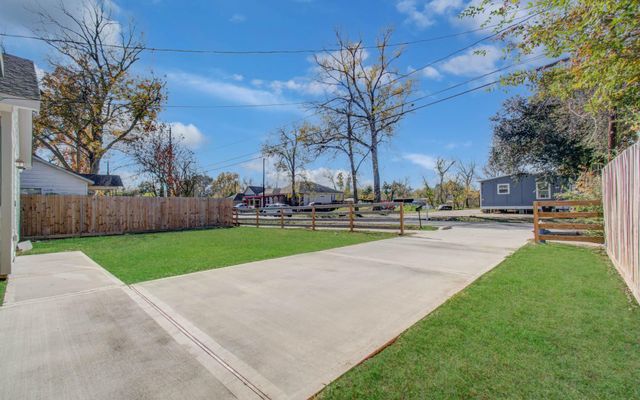 8316 Peachtree Street, Houston, TX 77016