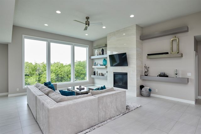 605 S Tiburon Cove, West Des Moines, IA 50266