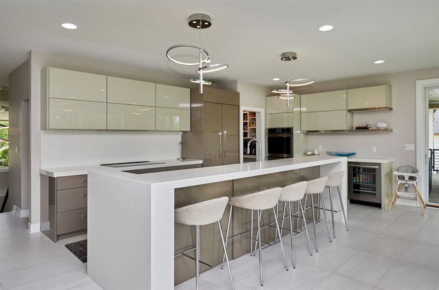 605 S Tiburon Cove, West Des Moines, IA 50266
