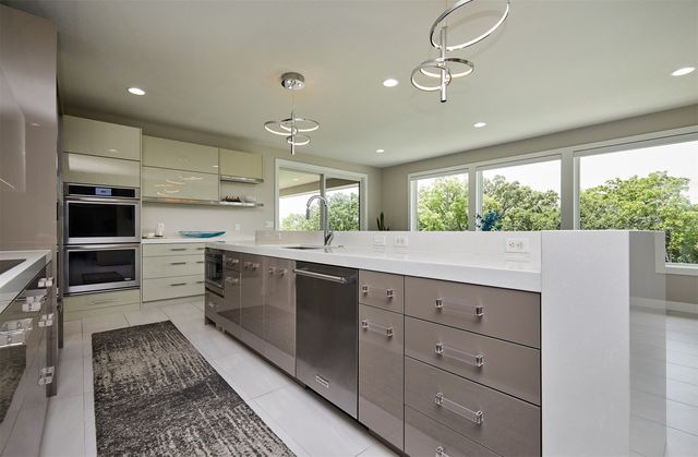 605 S Tiburon Cove, West Des Moines, IA 50266