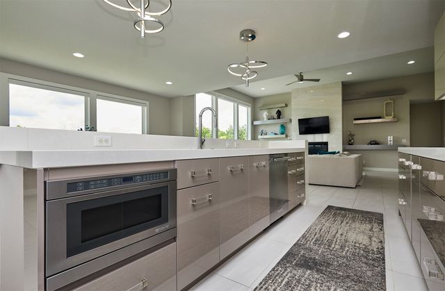 605 S Tiburon Cove, West Des Moines, IA 50266