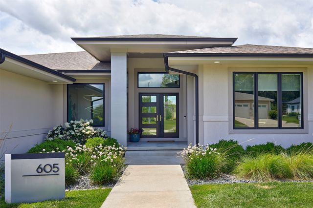 605 S Tiburon Cove, West Des Moines, IA 50266