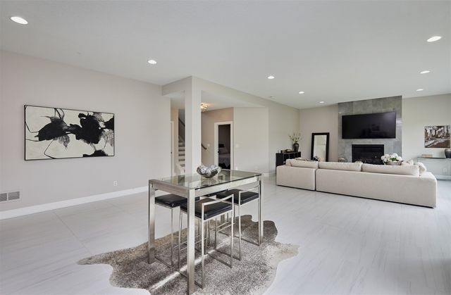605 S Tiburon Cove, West Des Moines, IA 50266