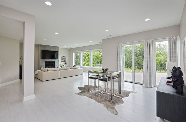 605 S Tiburon Cove, West Des Moines, IA 50266