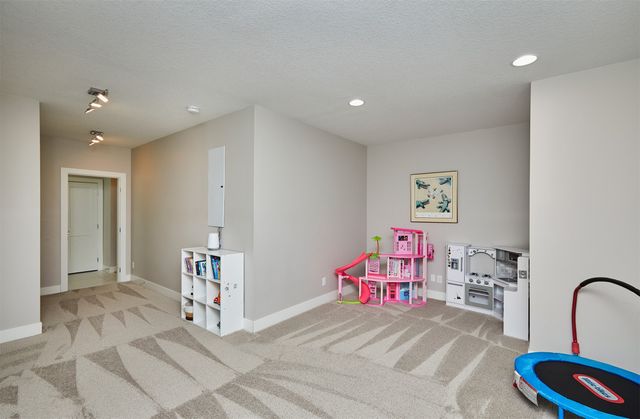 605 S Tiburon Cove, West Des Moines, IA 50266