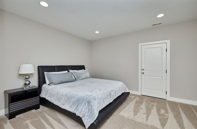605 S Tiburon Cove, West Des Moines, IA 50266