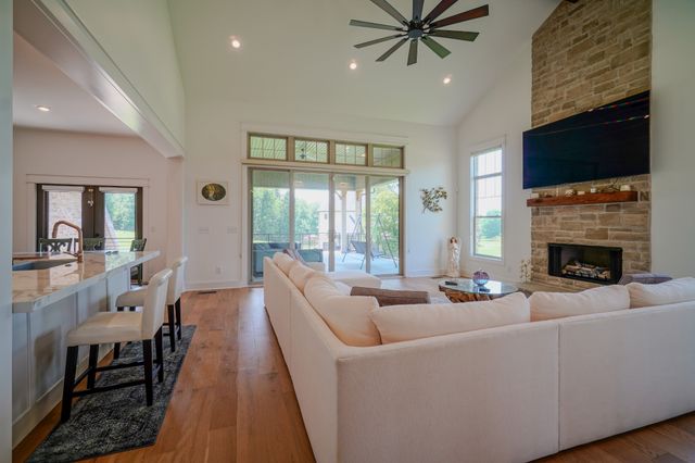 1043 Emerald Valley Dr, Castalian Springs, TN 37031
