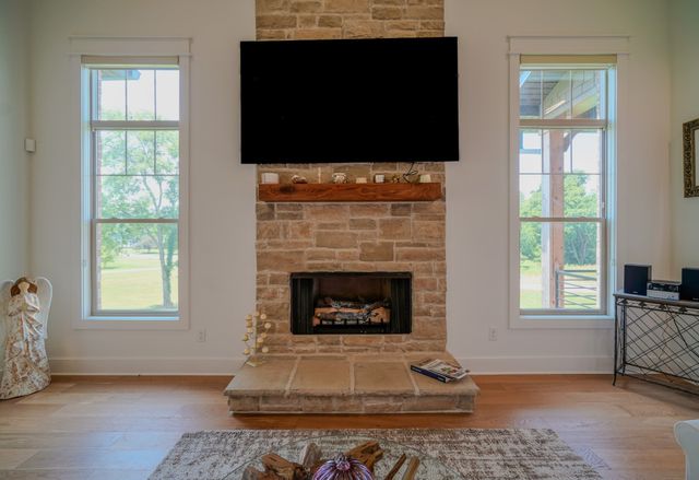 1043 Emerald Valley Dr, Castalian Springs, TN 37031