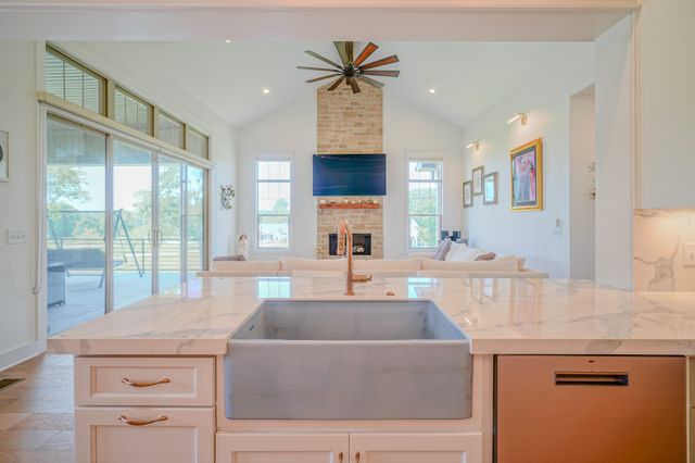 1043 Emerald Valley Dr, Castalian Springs, TN 37031