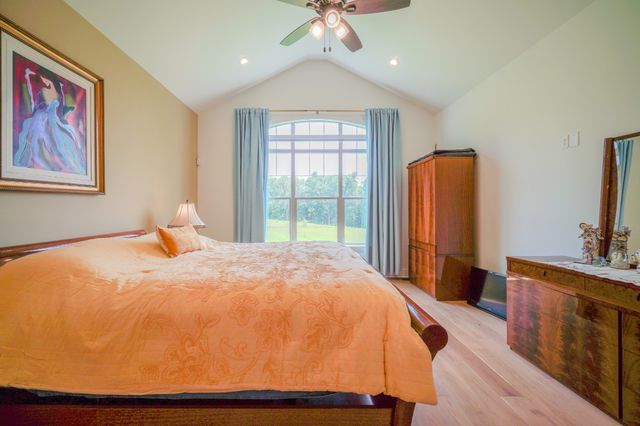 1043 Emerald Valley Dr, Castalian Springs, TN 37031