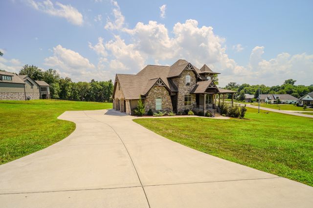 1043 Emerald Valley Dr, Castalian Springs, TN 37031